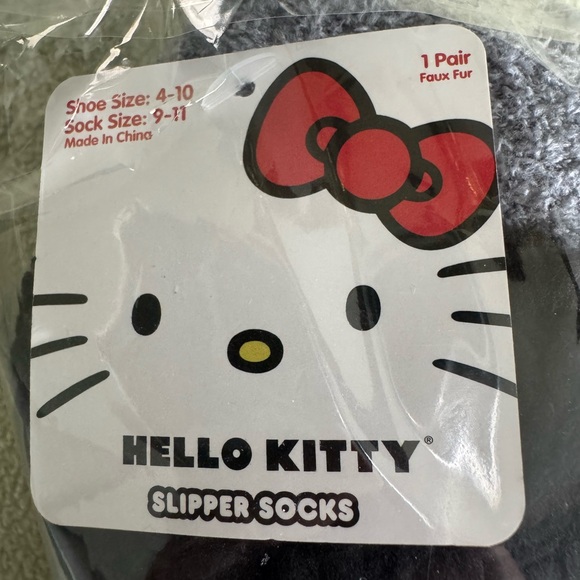 New Hello Kitty Slipper Socks. Shoe sz 4-10 sock sz 9-11 - Picture 2 of 4